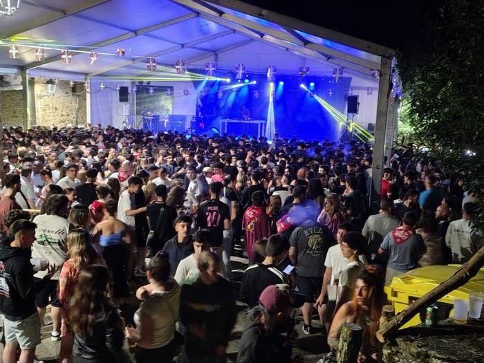 Adin oroko jendetza erakarri 22 1753172568411