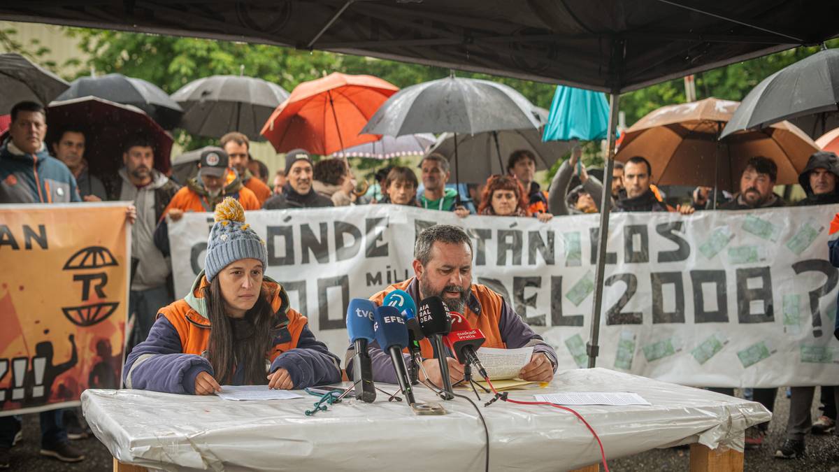 Tubos Reunidoseko greba mugagabea eten dute, momentuz