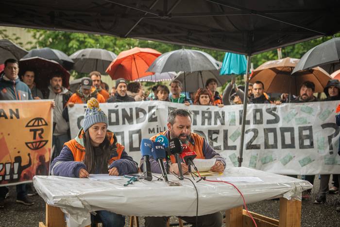 Tubos Reunidoseko greba mugagabea eten dute, momentuz