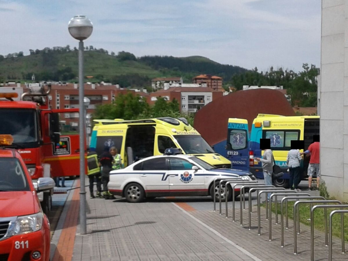 Zortzi pertsona artatu dituzte Bañueta kiroldegian gas jario baten ondorioz