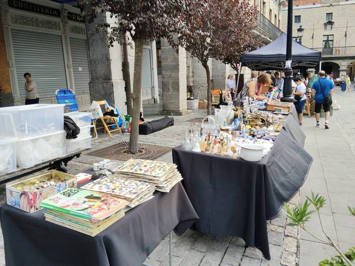 Antzinako objektuz eta bildu 75 1758391005089