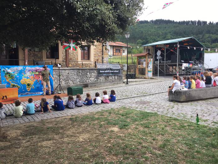 Auzokideez inguratuta piztu  14 1500054551829