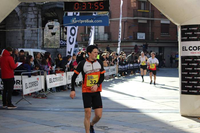 300 korrikalari baino gehiag 63 1517150227904