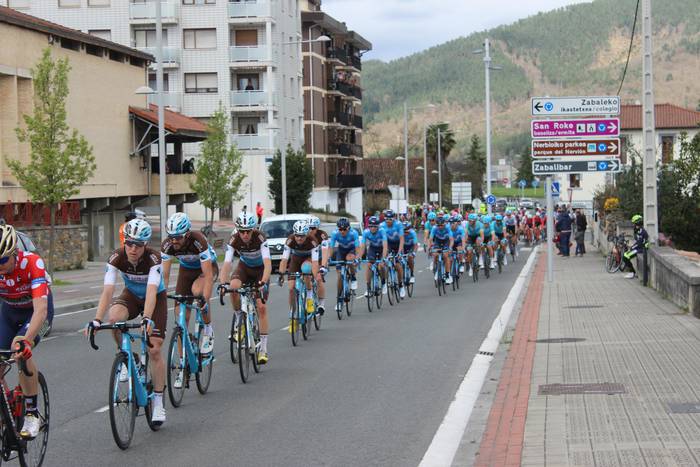 Euskal Herriko itzuliak esku 3 1522848496036