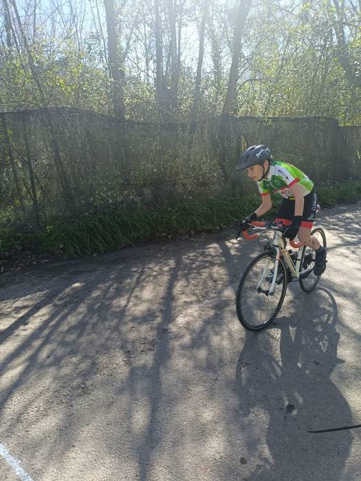 Txirrindulari gazteek erloju 55 1771856255045