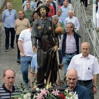 San Rokeren prozesioa baselizatik Lamuzako San Pedro parrokiaraino