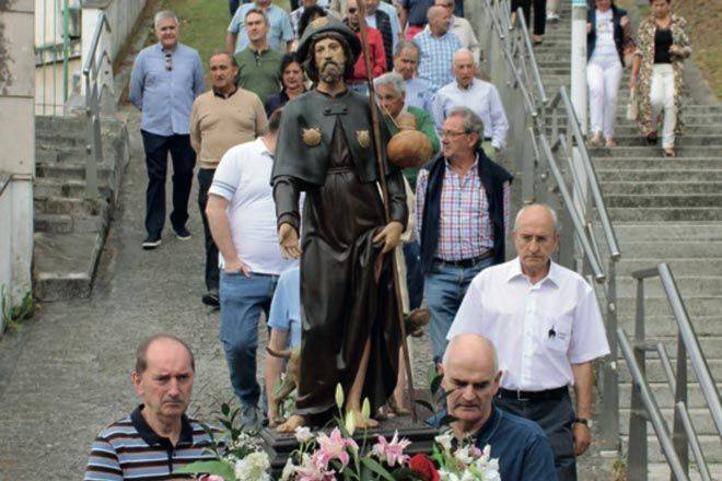 San Rokeren prozesioa baselizatik Lamuzako San Pedro parrokiaraino