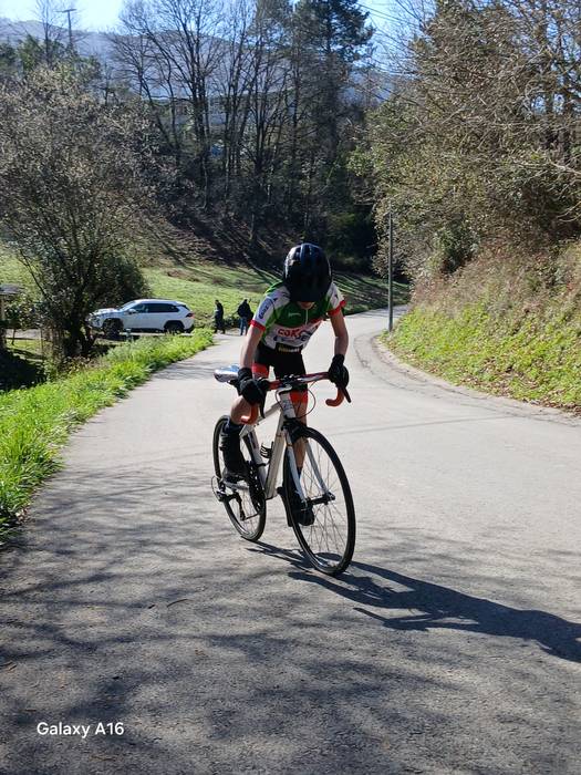 Txirrindulari gazteek erloju 14 1771856162460