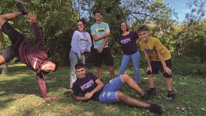 KOT: Aiaraldetik Euskal Herrira salto egin duen arropa markak 30 urte bete ditu