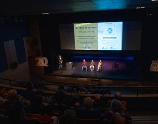 Otsoa hizpide, jendetza elkartu da Amurrio Antzokian