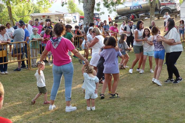 Andra Mari Zuriaren jaiak je 38 1754900946249