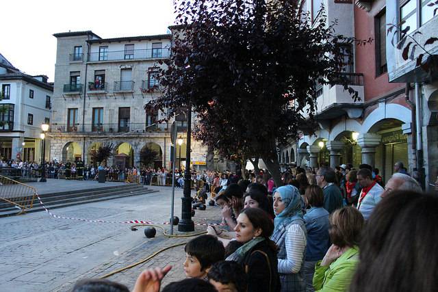 Jendetza eta giro ona nagusi 75 1494849572229