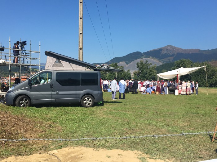 300 lagunek hartu dute parte Jose Arrueren margolanaren antzezpenean - 7