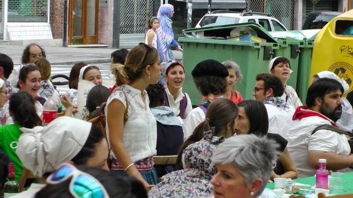 Dantza taldeak taldeak izan  170 1496056462944