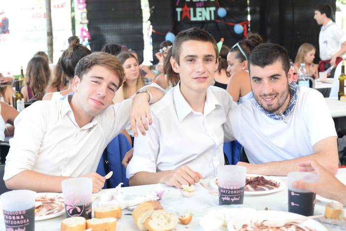 Aldai plaza txiki geratu da  64 1503894286507