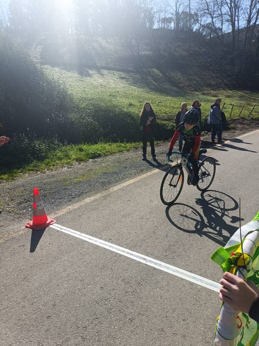 Txirrindulari gazteek erloju 54 1771856252095