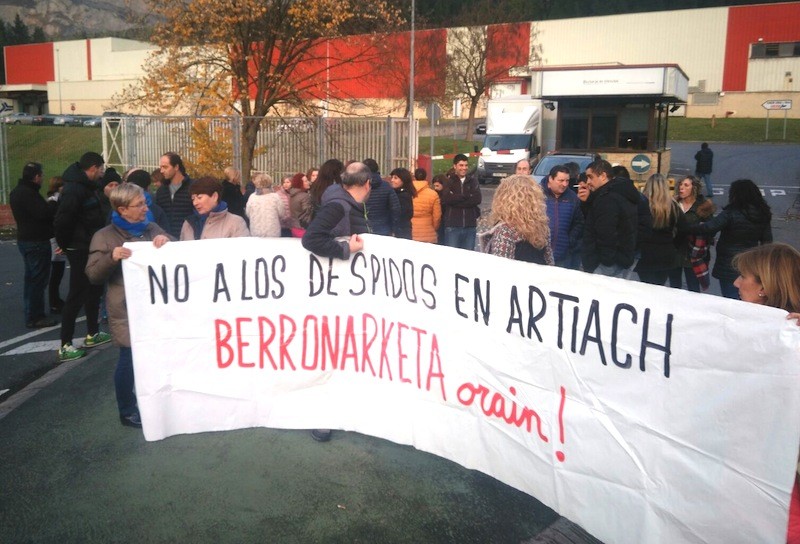 Galletas Artiacheko langileek lanuzteak hasi dituzte kaleratzeen kontra 
