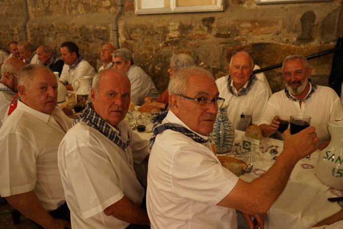 Ehunka kofrade bildu dira el 13 1756713984152