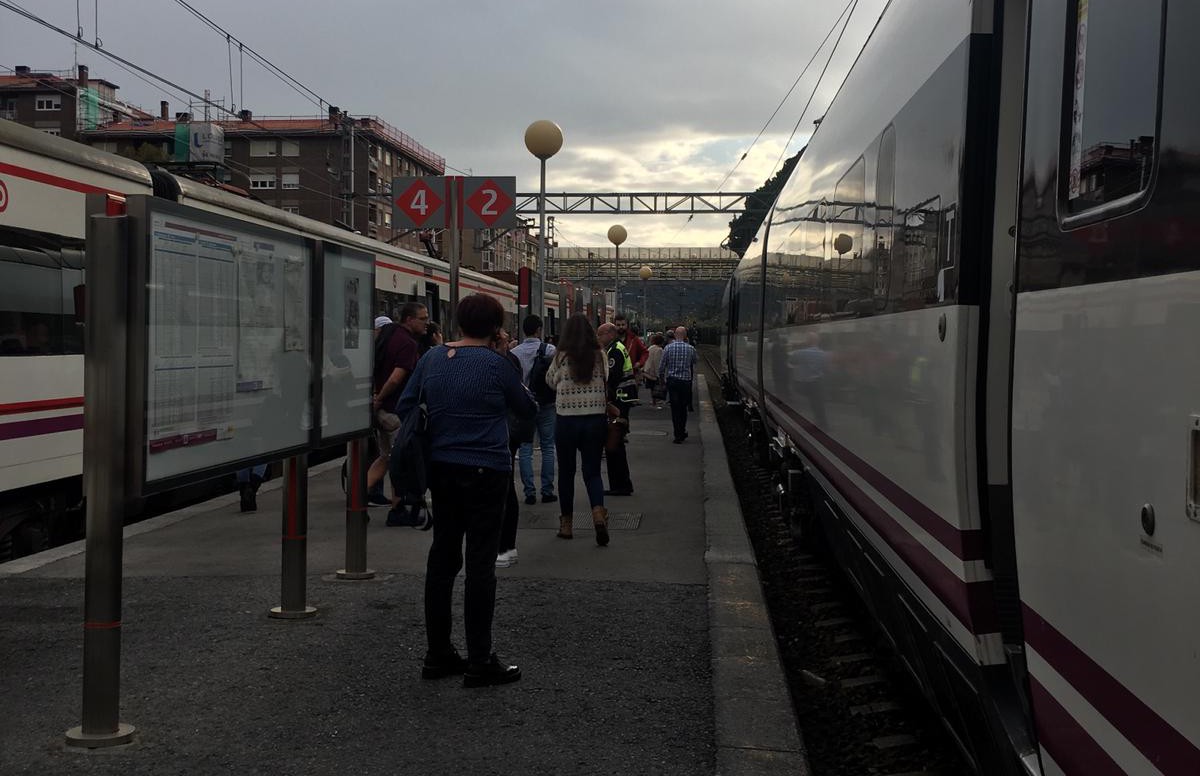 Renfeko tren zerbitzuan eragina dauka CGT sindikatuak deitutako grebak
