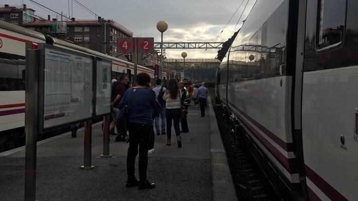 Renfeko tren zerbitzuan eragina dauka CGT sindikatuak deitutako grebak