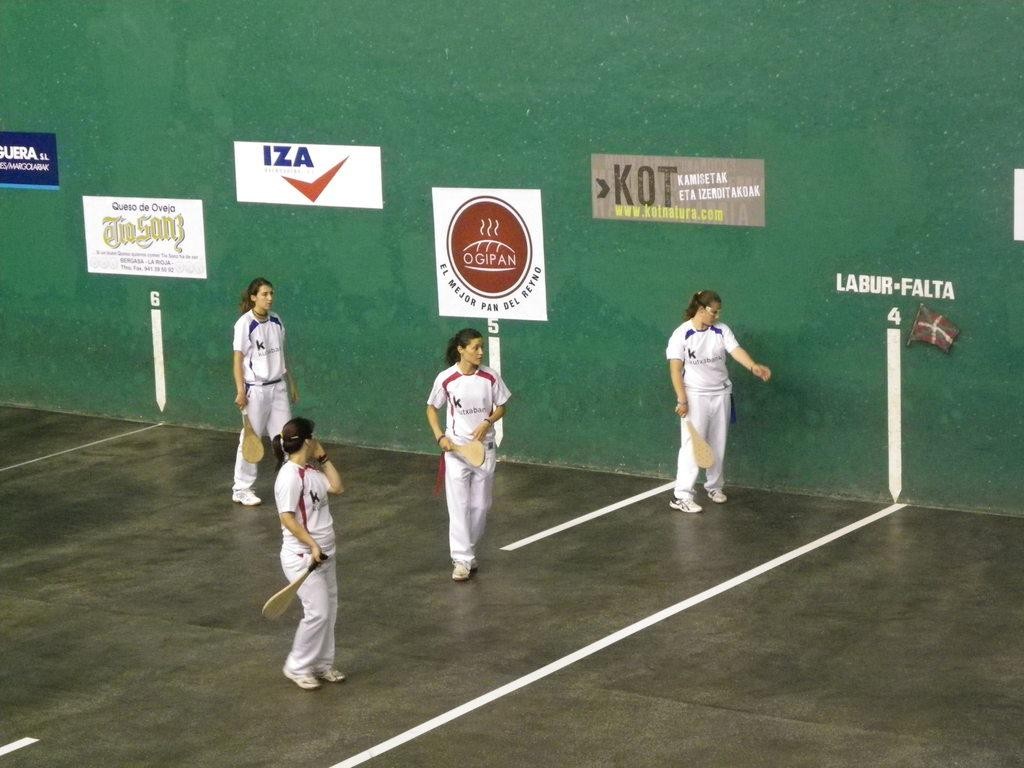 Gaur eta bihar jokatuko dituzte Orozkoko Pilota Txapelketaren finalak