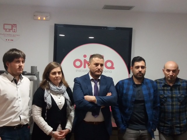 Laudioko  bizilagunak entzun egin behar dira