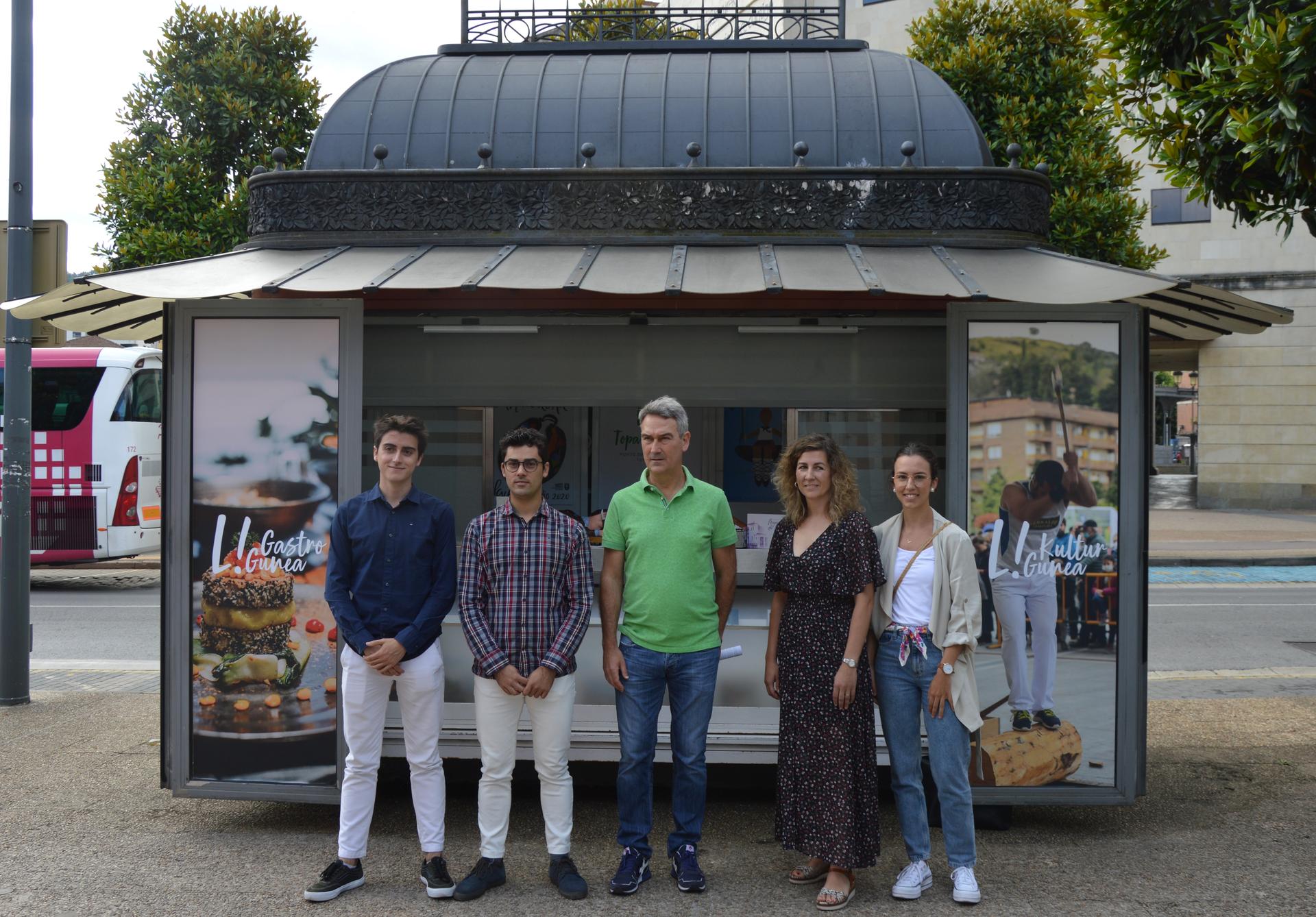 Laudioko Udalak turismo bulegoa inauguratu du Zumalakarregi etorbideko kiosko ohian