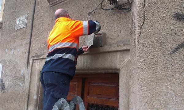 Plaka frankistak kendu ditu Udalak