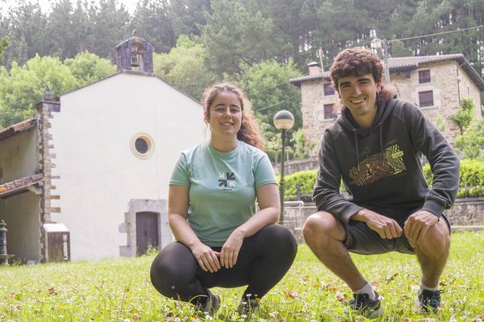 "San Joan Astobitzako jaiak gerturatu ahala auzoko jende gehiago agertzen da laguntzeko prest"