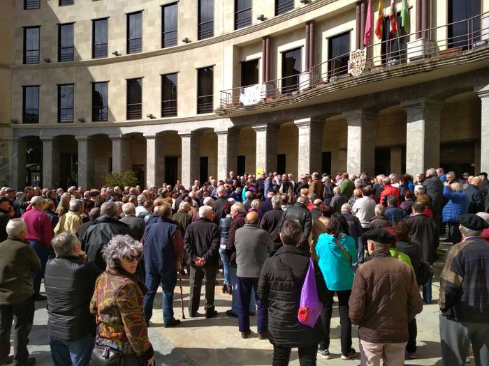 Ehunka pentsionista atera di 2 1520252828509