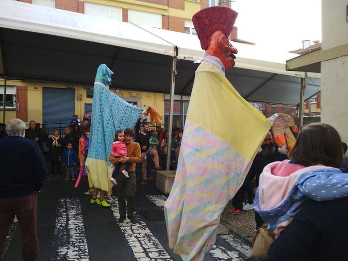 Inoiz baino jende gehiago bi 8 1505589904131