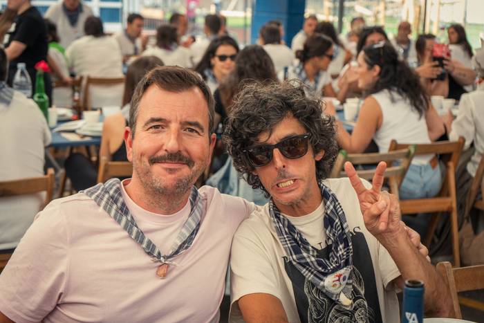 Ehunka lagun bildu dituzte j 64 1757018507782