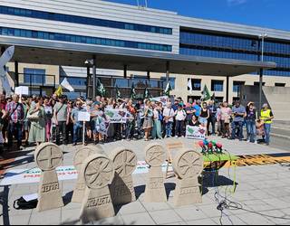 Solariaren kontrako 15.000 alegazio aurkeztu dituzte gaur Gasteizen, Aiaraldeko 600 inguru barne