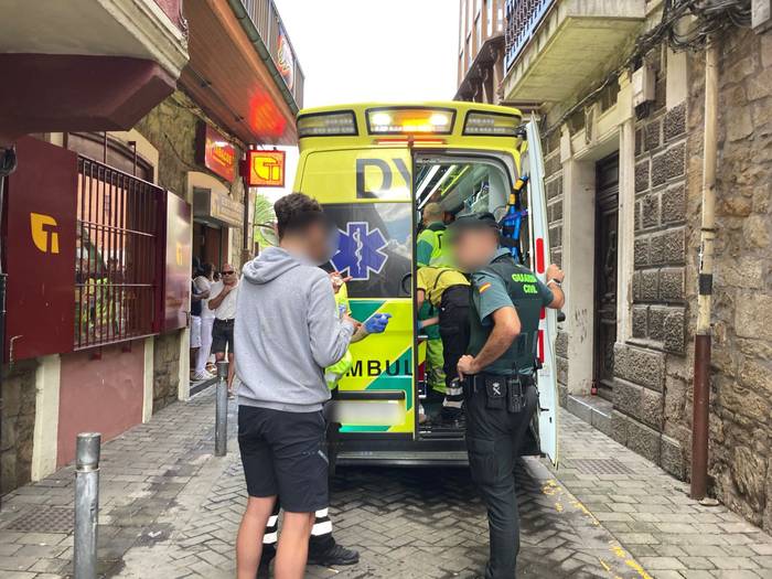 Laudioko herritar batek zauri larriak izan zituen igandean, Ampueroko entzierroan zezen batek harrapatu eta gero