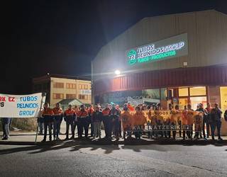 Tubos Reunidoseko Trapagarango langileak bozkatzen ari dira 301 kaleratzeak eragingo dituen espedientea onartzen duten edo ez