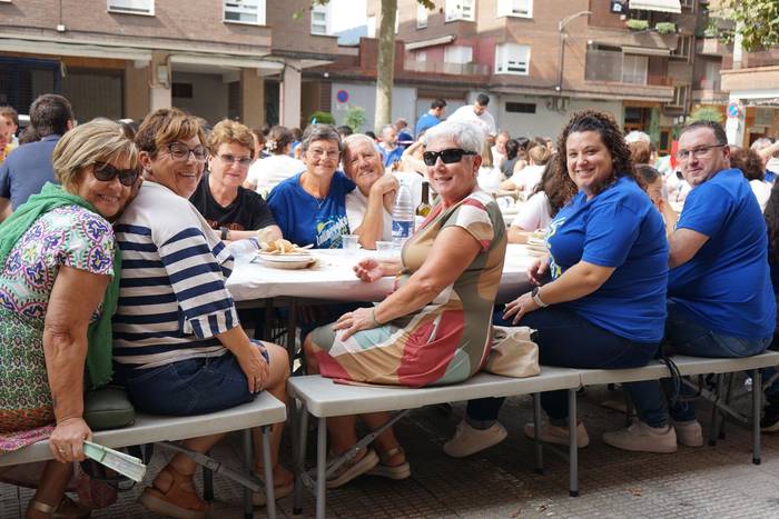 Ehunka lagun bildu ditu Lati 31 1758394286632