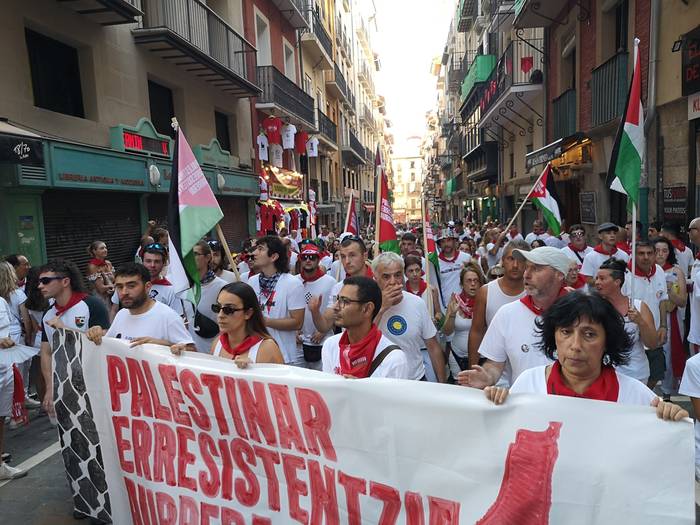 Iruñean egingo den Palestinaren aldeko manifestazio nazionalean parte hartzeko autobusa antolatu dute Laudion