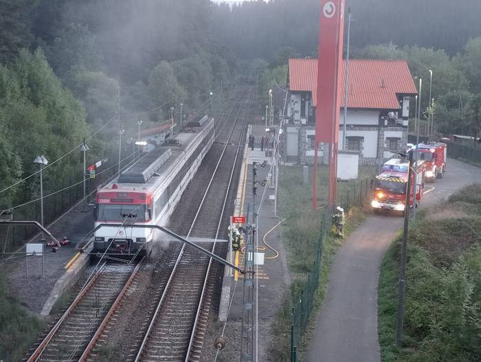 Tren batek su hartu du Luiaondon, matxura baten ondorioz