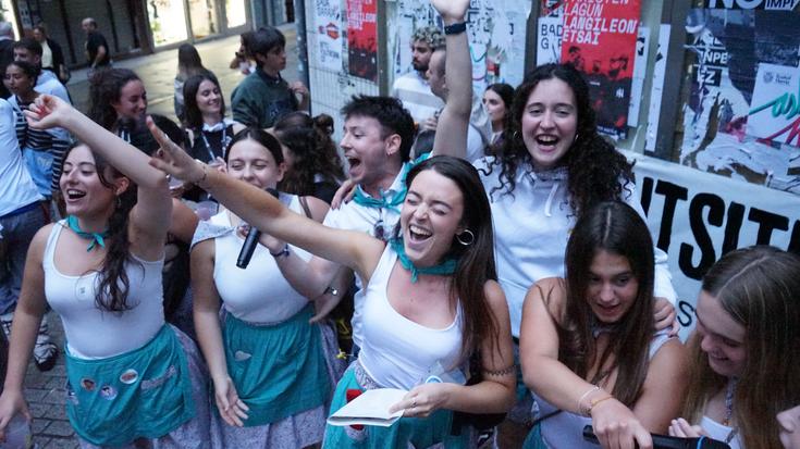 Kantukadak kuadrillen hainbat lagun mugitu zituen atzo