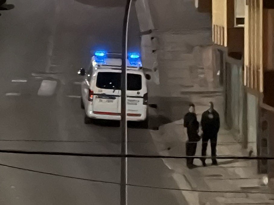 Atzo lapurreta egiteagatik atxilotutako gizonezkoek aurrekari ugari dituzte
