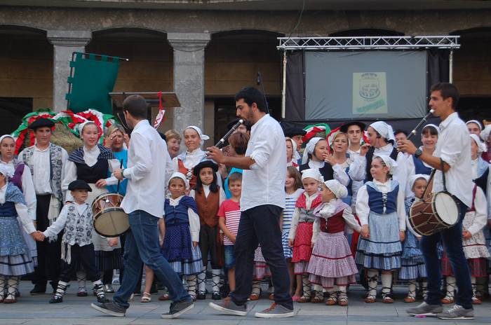 Plaza jendez lepo irakurri d 74 1534271436718