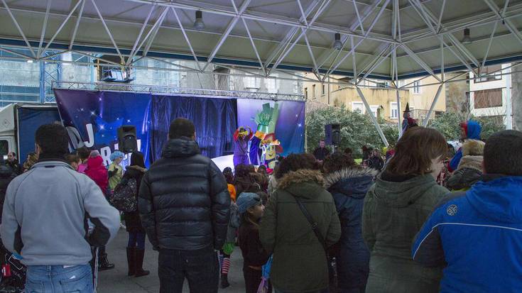 Lezeagako sorginaren erreketa, musika eta dantza uztartuz agurtu dituzte Aratusteak