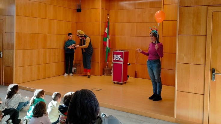 Euskararen Asteburuak berotu du Aiara