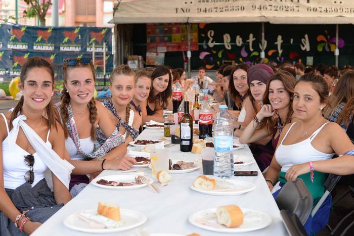 Aldai plaza txiki geratu da  28 1503893866853