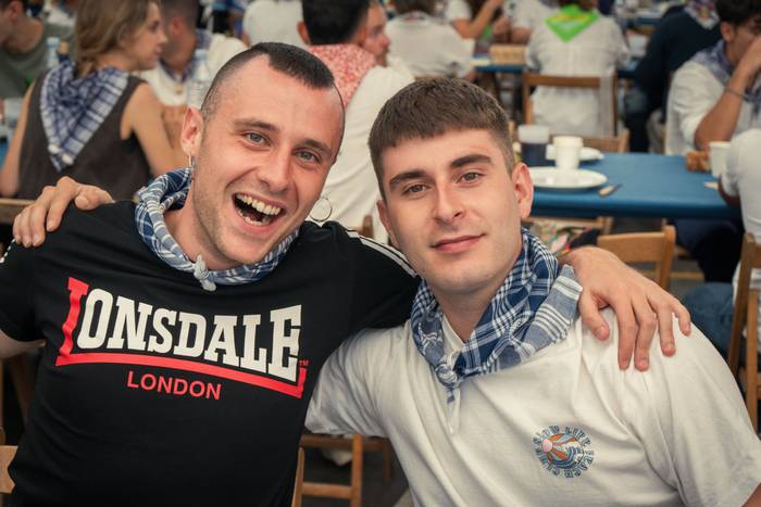 Ehunka lagun bildu dituzte j 131 1757018699366