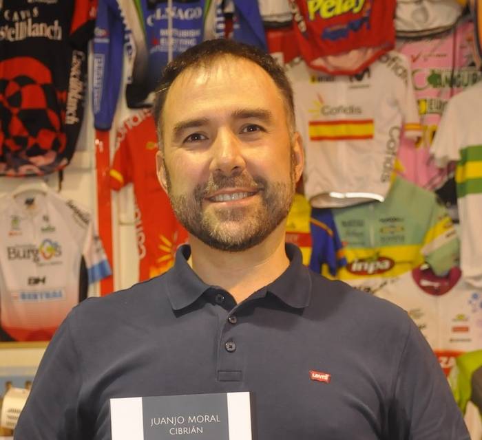 "Gure aitak 'Bakearen Lasterketan' irabazi zuen, baina Francok komunistak gorroto zituenez, bere garaipenak oihartzun txikia izan zuen"