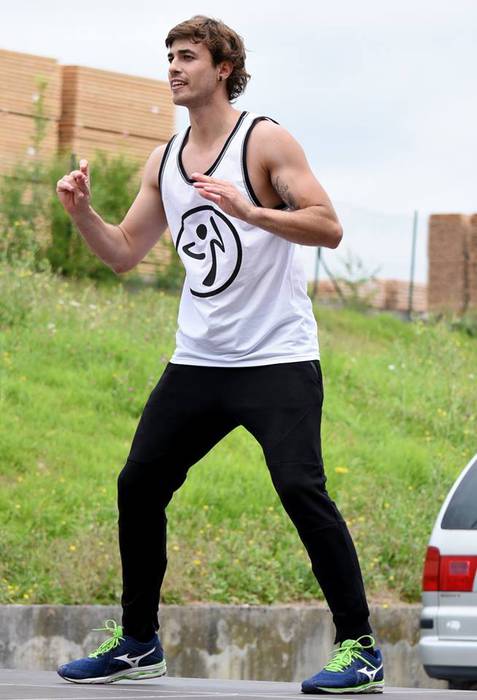 Zumba dantzatzeko elkartu zi 11 1498479709342