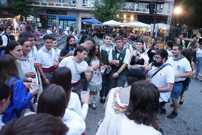 Kantukadak kuadrillen hainba 58 1756386437584