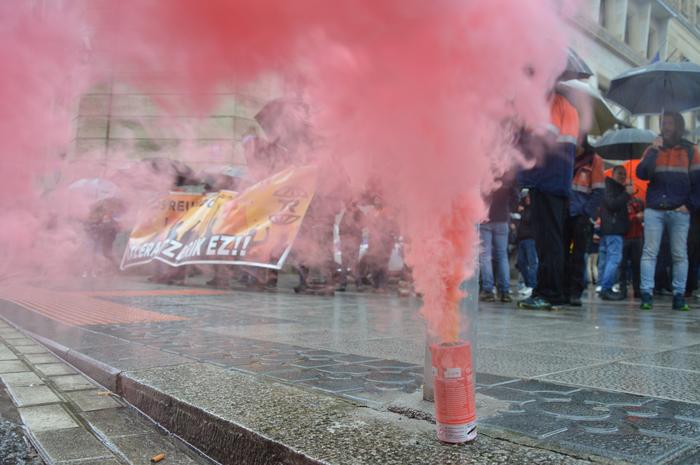 Tubos Reunidoseko langileek  6 1772795019333