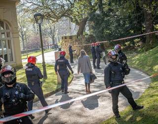 Aiaraldeko Garapen Industrialaren aldeko mahaira eraman dituzte berriro kaleratzeen aurkako aldarriak, presentzia polizial nabarmenarekin